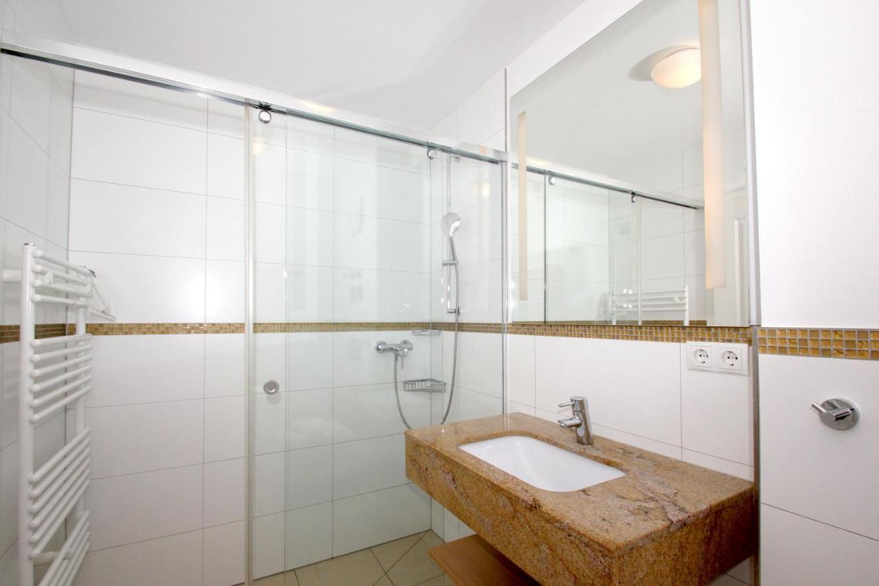 Strandresort Rex Rugia Haus 28 - FeWo 03, inklusive Sauna und Schwimmbadnutzung im AHOI Sellin Lobbe Exterior foto